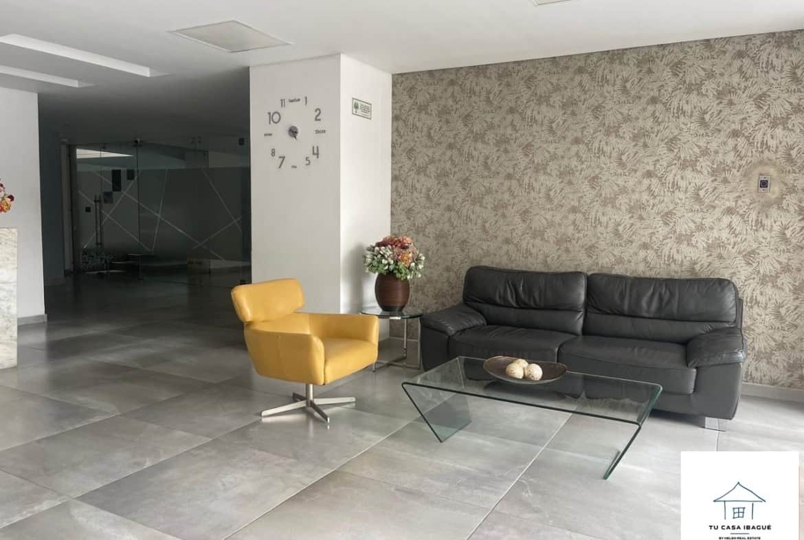 Apartamento en venta en Piedrapintada Alta, Ibagué, con sala moderna y decoración elegante.