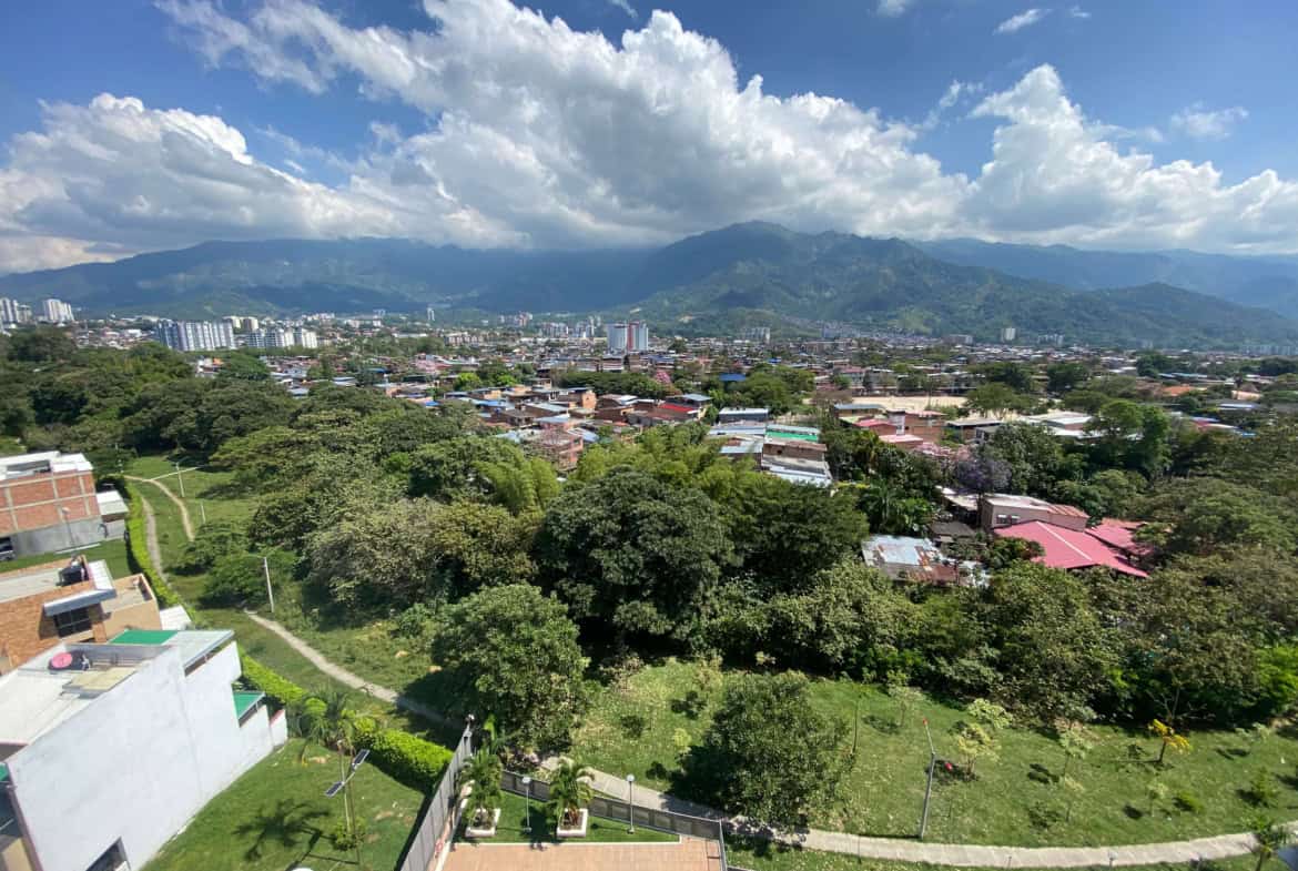 Vistas panorámicas de Ibagué desde un apartamento en venta en Florida Reservada, con naturaleza y mo.