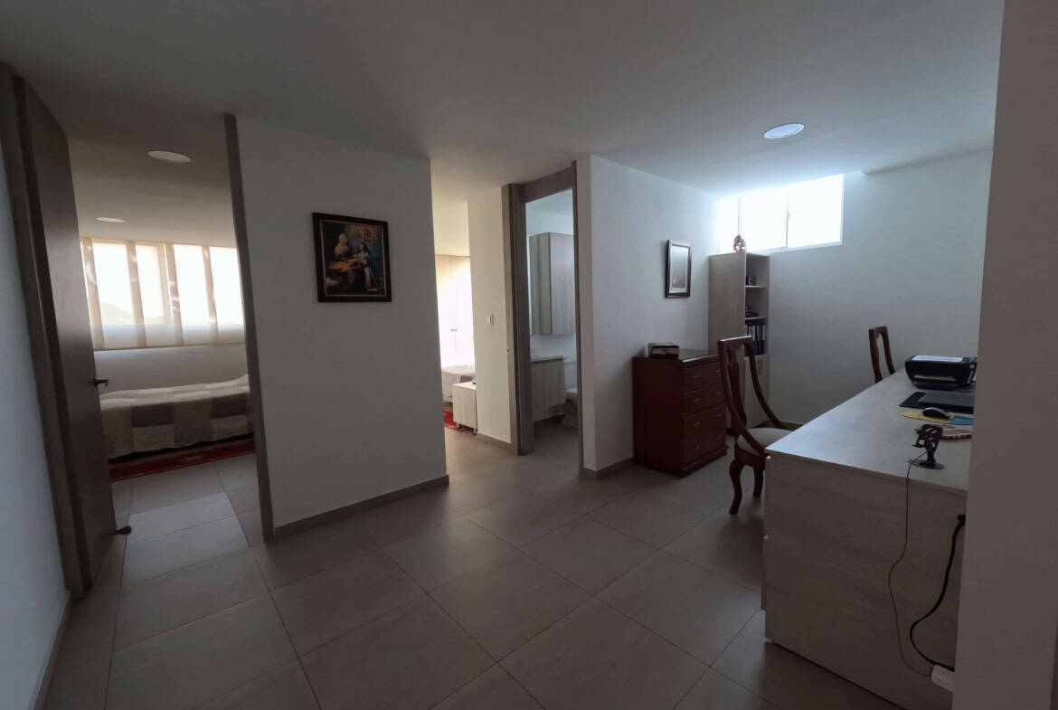 Amplio apartamento en Calambeo Ibagué con espacios modernos y buena iluminación natural.