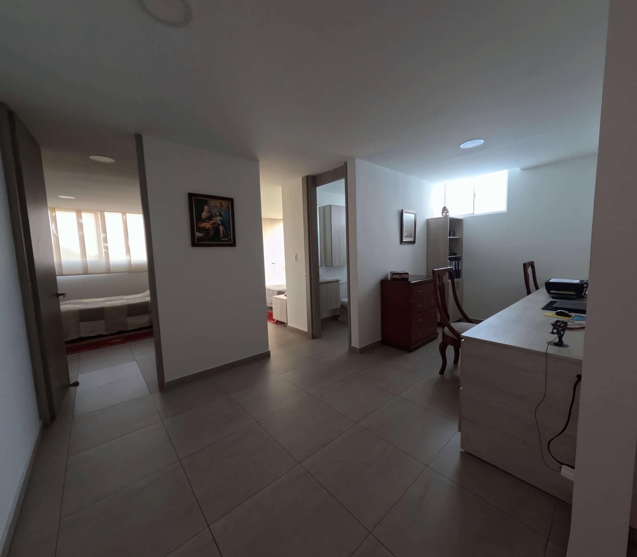 Amplio apartamento en Calambeo Ibagué con espacios modernos y buena iluminación natural.