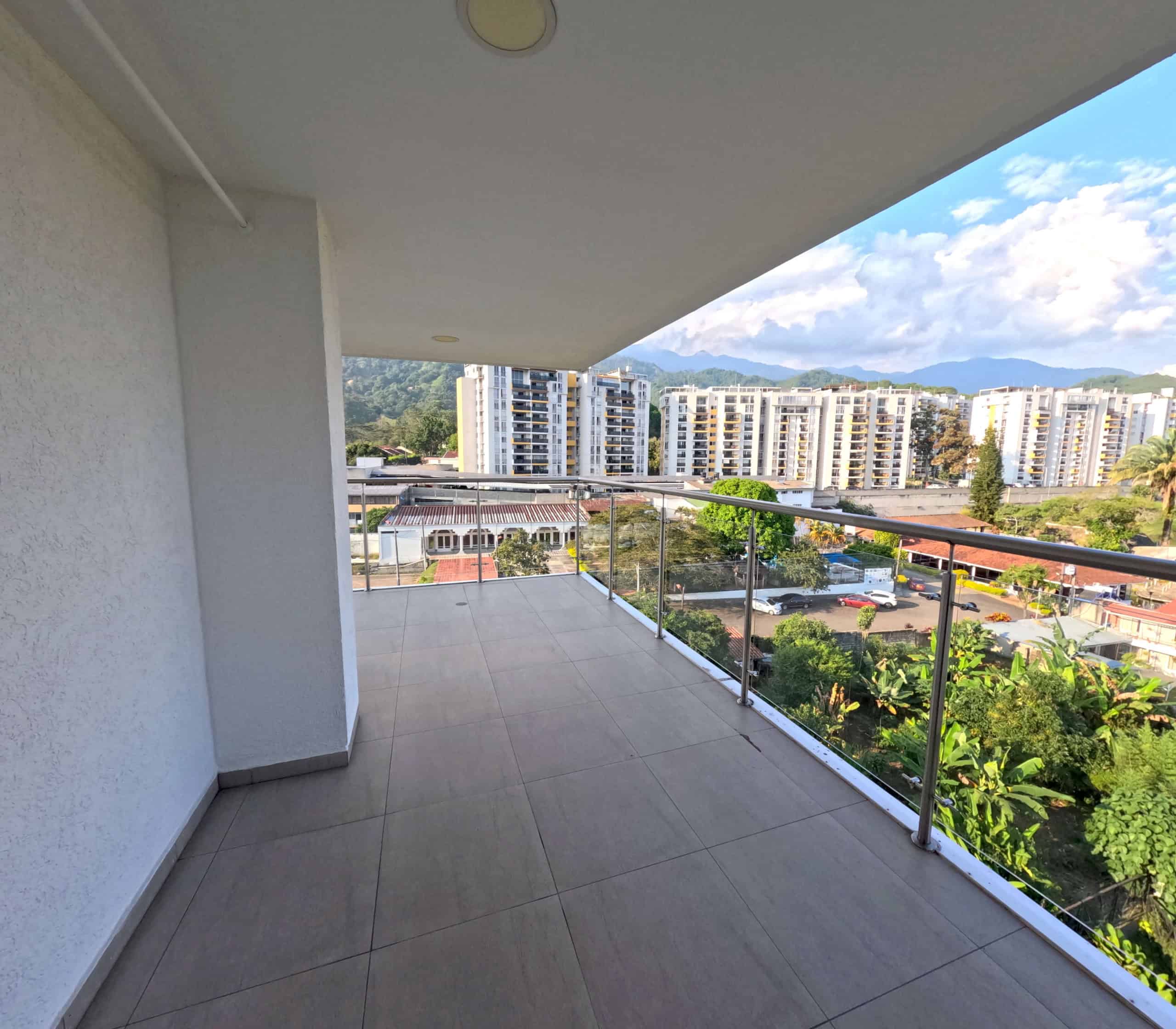 Apartamento 200m2 Calambeo Ibagué con vista a la ciudad y espacios amplios.