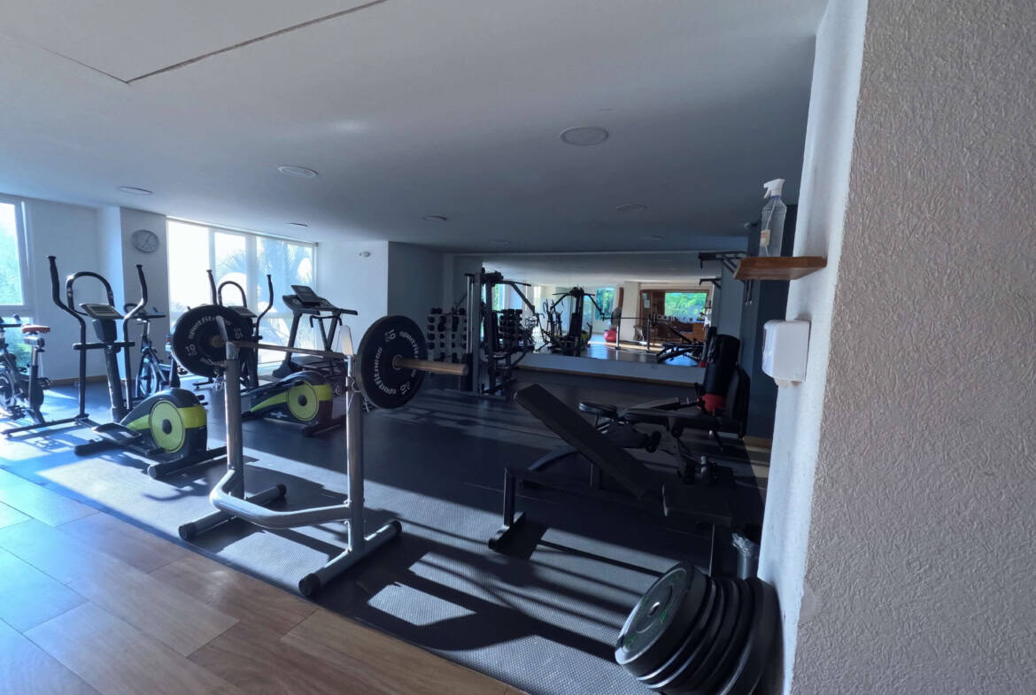 Gimnasio equipado en apartamento de 200m2 en Calambeo, Ibagué, ideal para mantenerse en forma.
