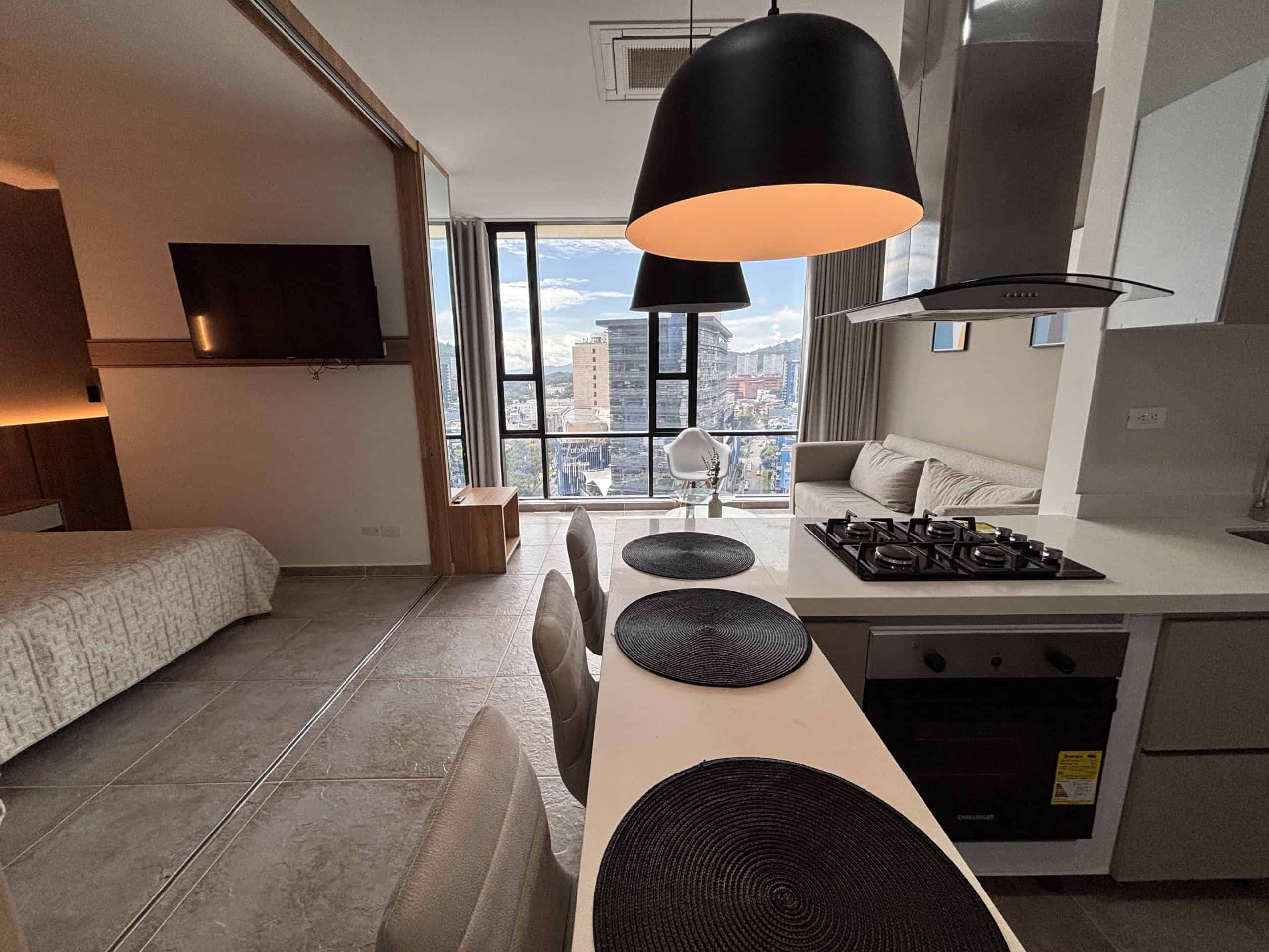 Apartamento moderno en Milla de Oro, Ibagué, con vista panorámica y espacios amplios.