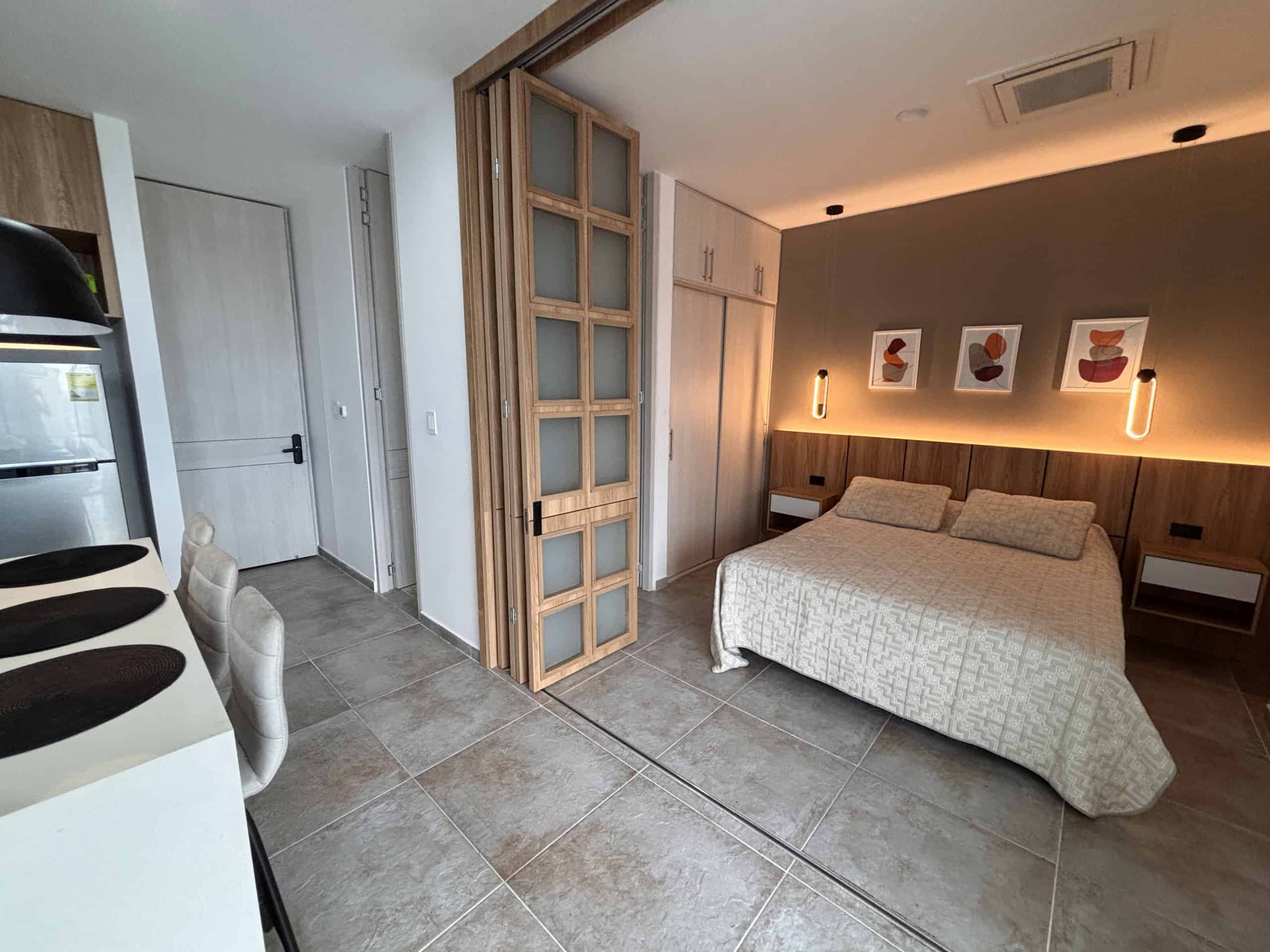 Apartamento en venta en Milla de Oro, edificio RFP, con diseño contemporáneo y espacios cómodos.