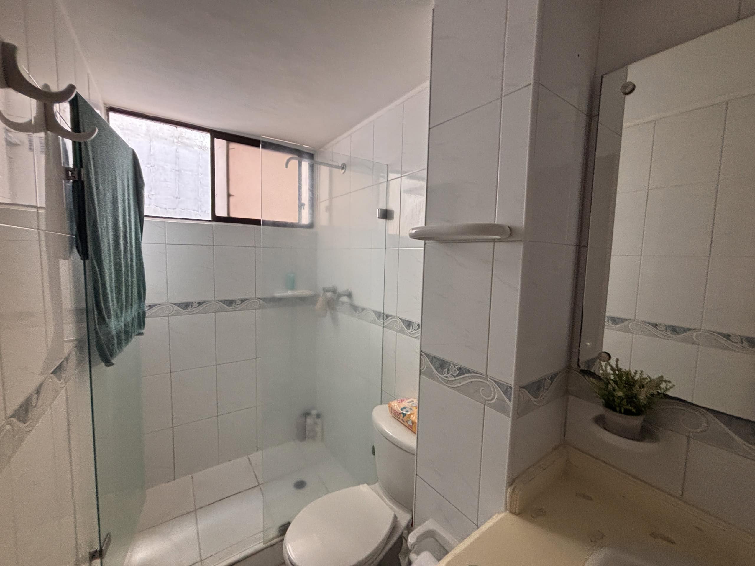 Apartamento en venta en Piedrapintada con baño y vista a la ciudad.