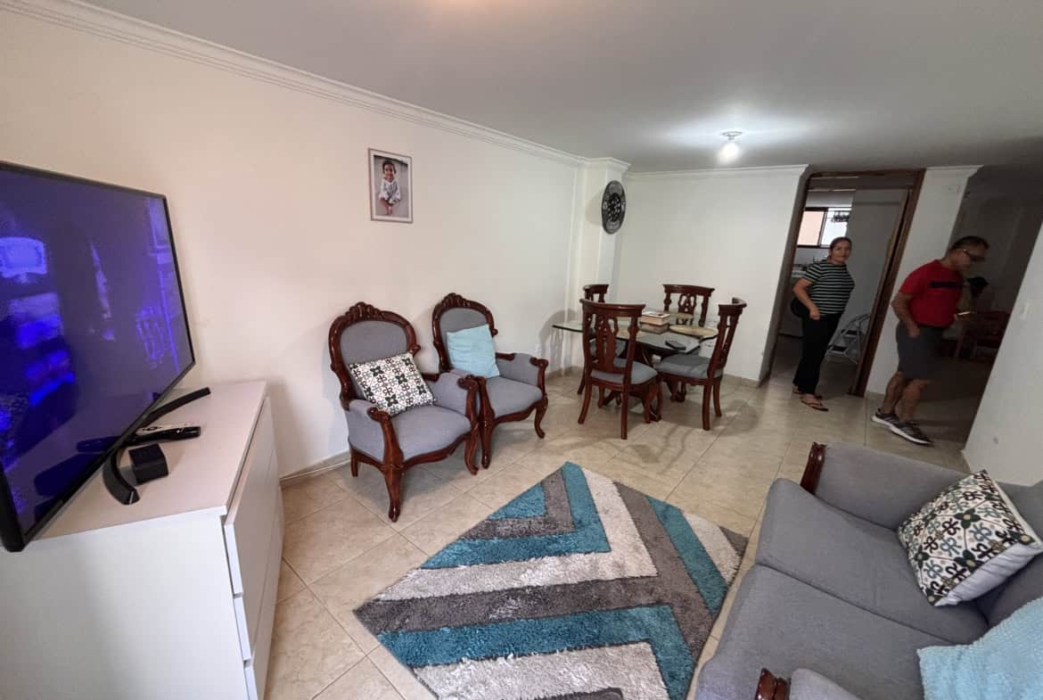 Amplio apartamento en Piedrapintada con sala y comedor, ideal para vivir en Ibagué.