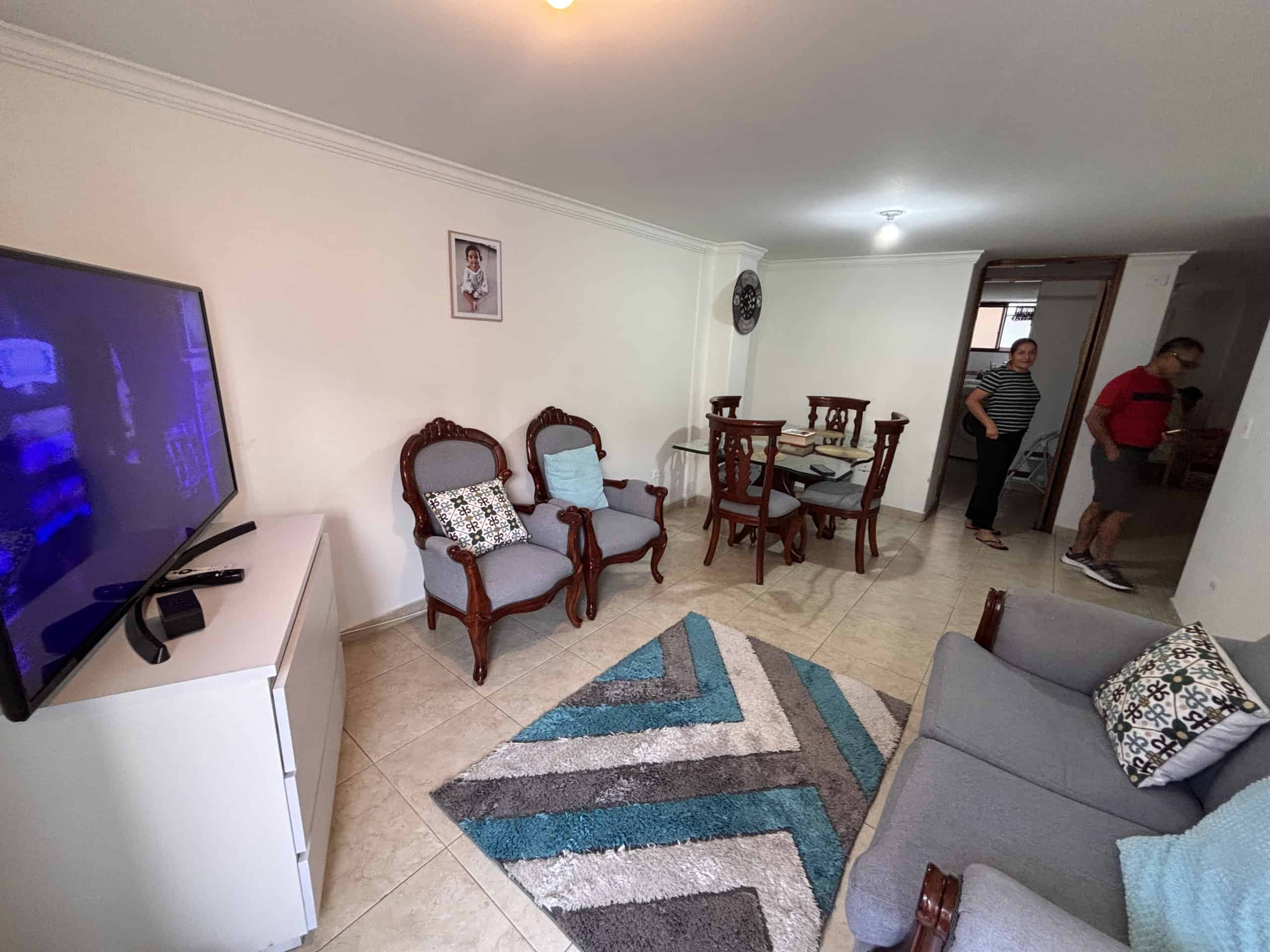 Amplio apartamento en Piedrapintada con sala y comedor, ideal para vivir en Ibagué.