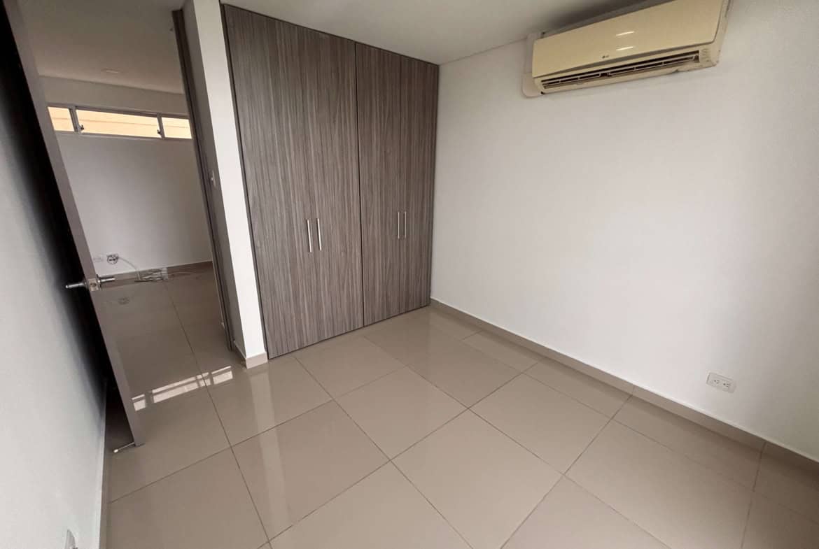 Apartamento en venta en Florida Reservada, Ibagué, con armario empotrado y aire acondicionado.