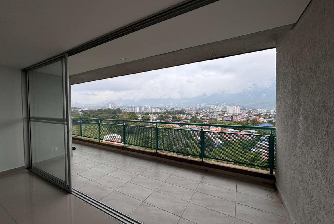 Vistas panorámicas desde balcón de apartamento en venta en Florida Reservada, Ibagué, con paisaje ur.