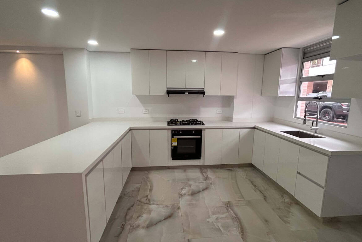 Imagen de cocina moderna en condominio La Samaria, Ibagué.