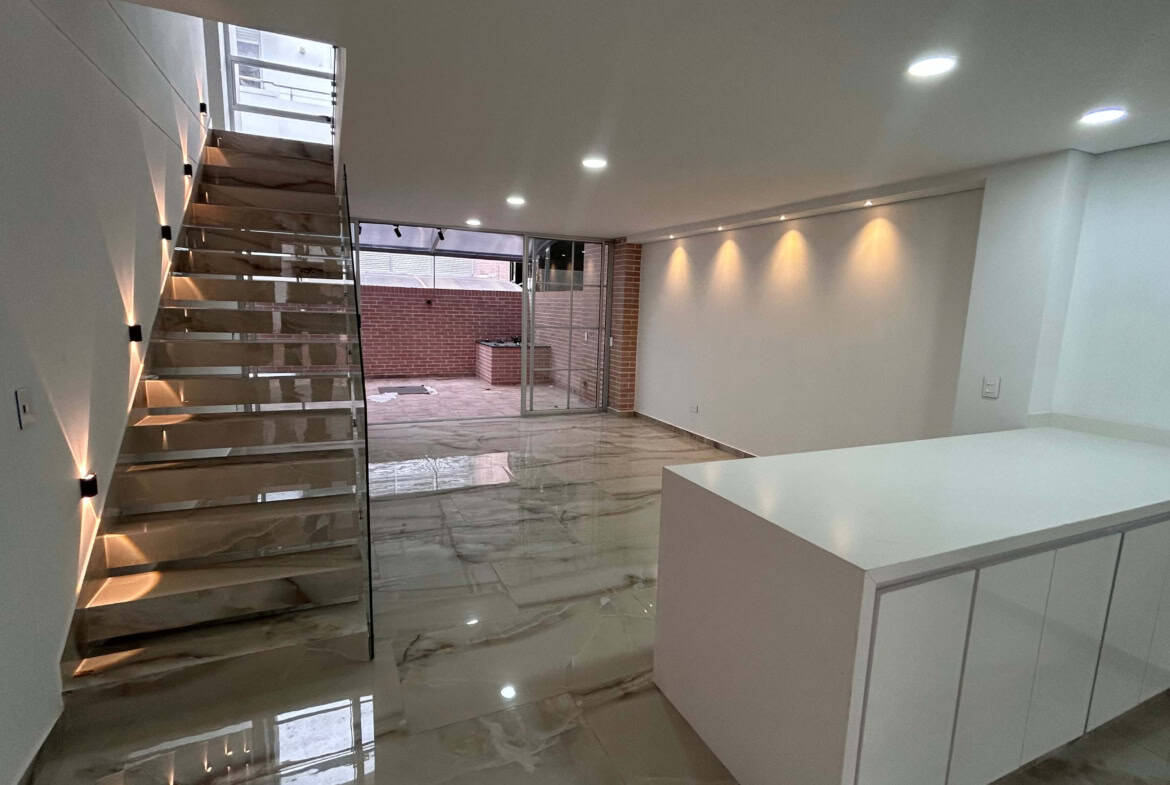 Amplia casa en venta en condominio La Samaria, Ibagué, con diseño contemporáneo y espacios luminosos.