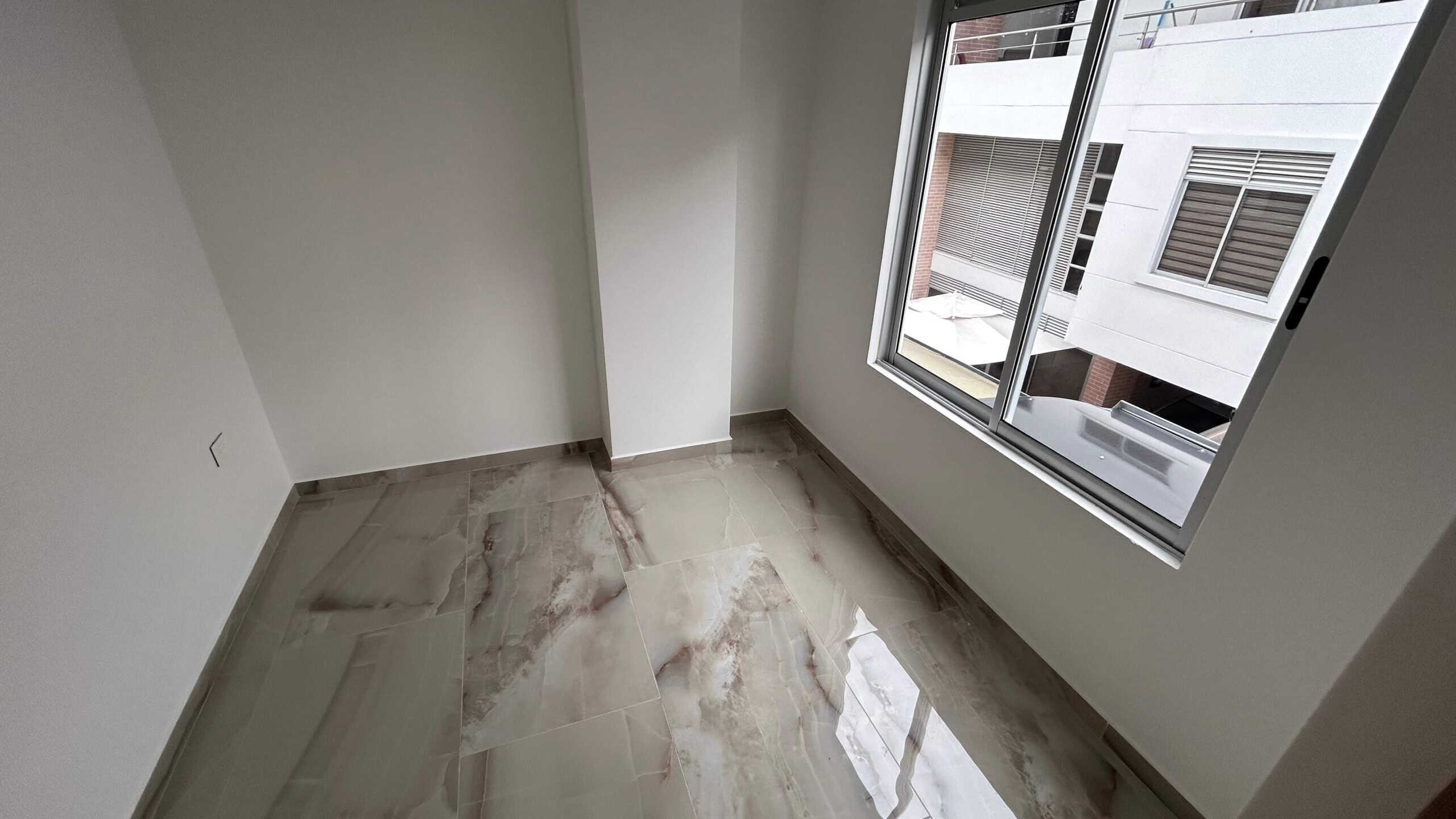 Amplio cuarto con vista a la ciudad en La Samaria, Ibagué.