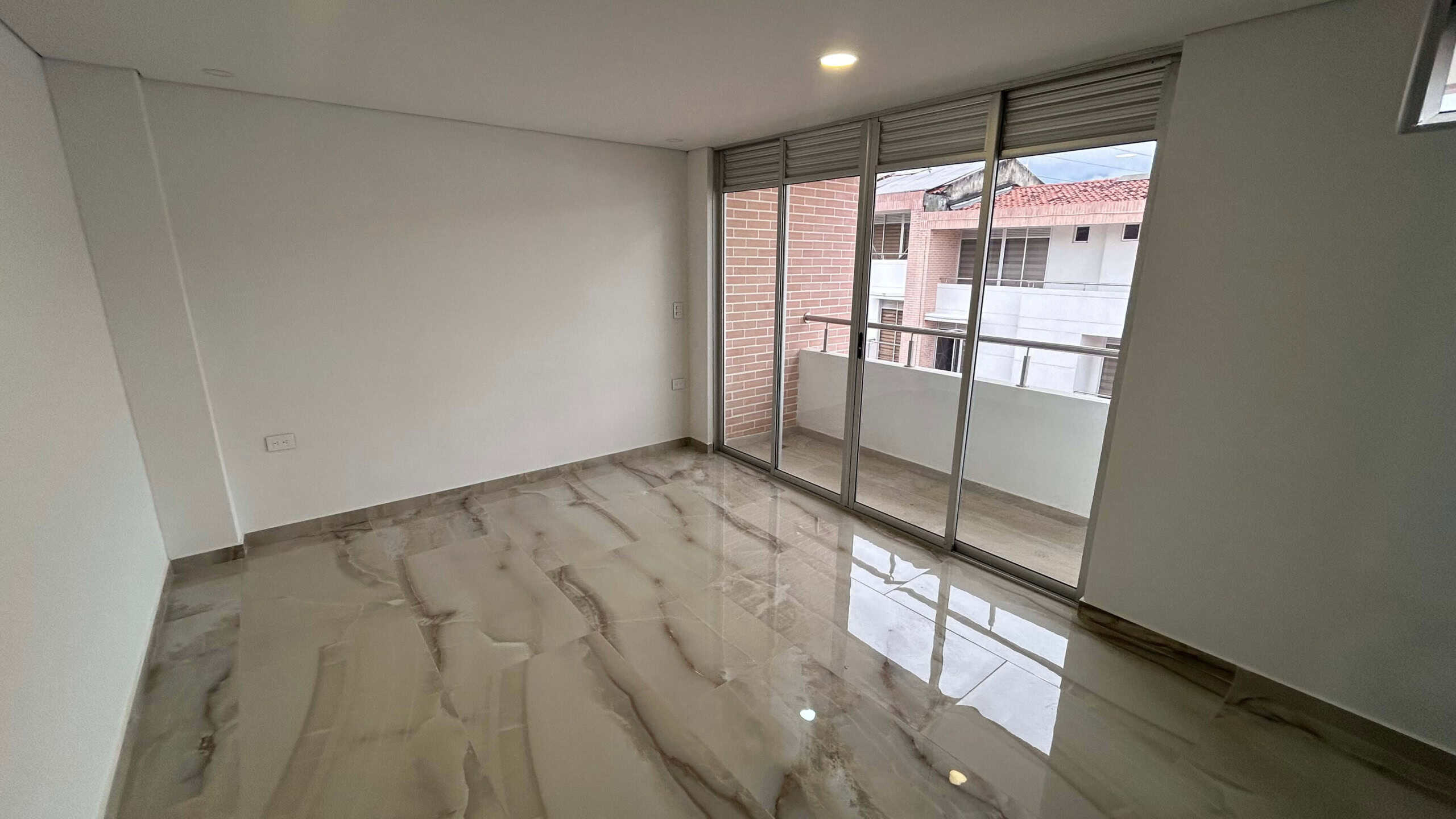 Amplio salón con vista a la ciudad en La Samaria, Ibagué.