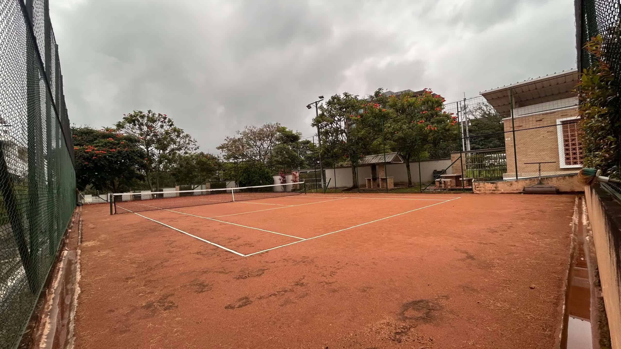 Cancha de tenis en condominio La Samaria, Ibagué, Colombia.