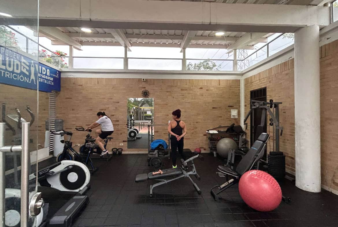 Amplia casa en La Samaria, Ibagué, con espacios modernos y cómodos. Ideal para vivir en un entorno t.