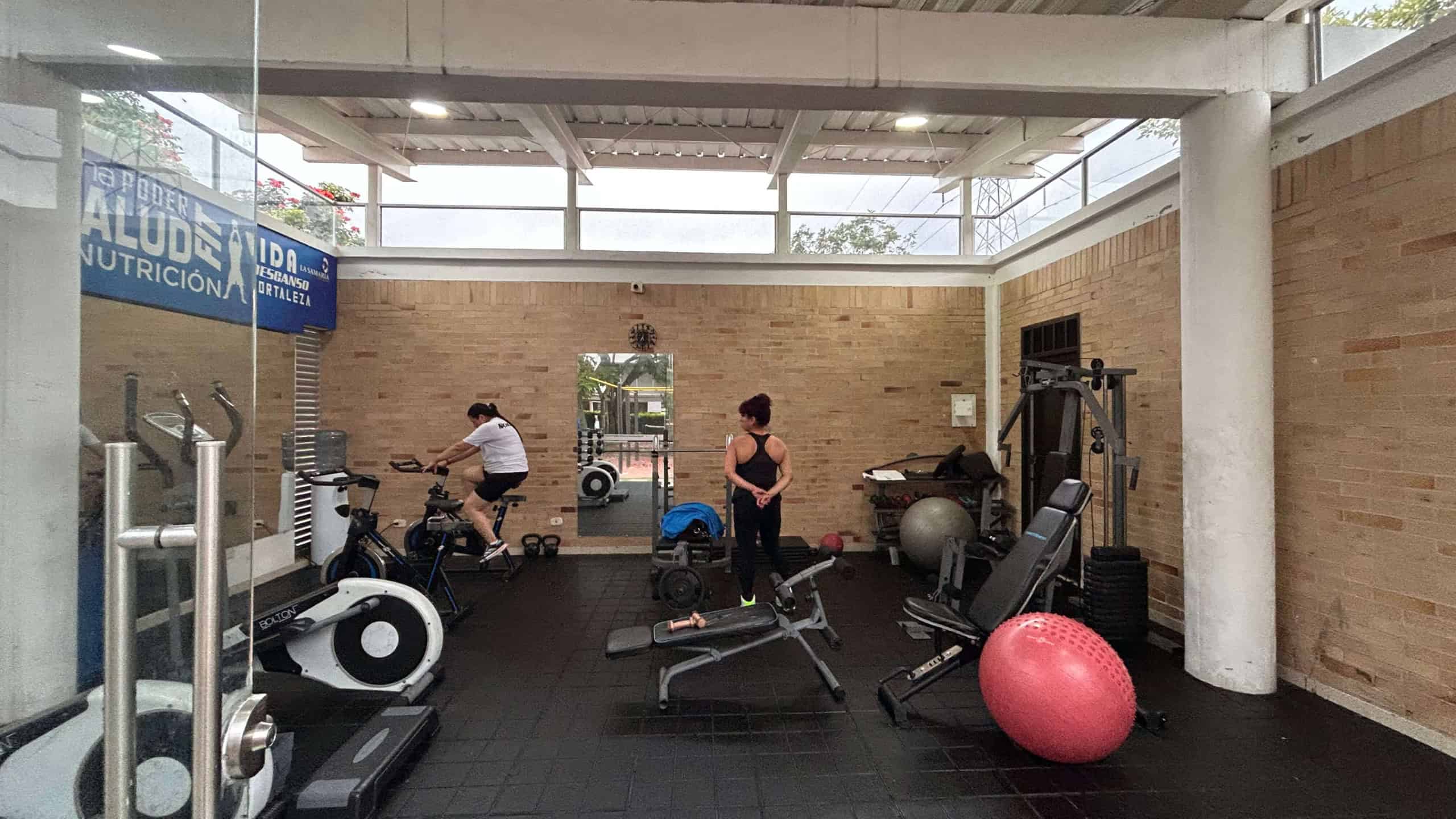 Amplia casa en La Samaria, Ibagué, con espacios modernos y cómodos. Ideal para vivir en un entorno t.