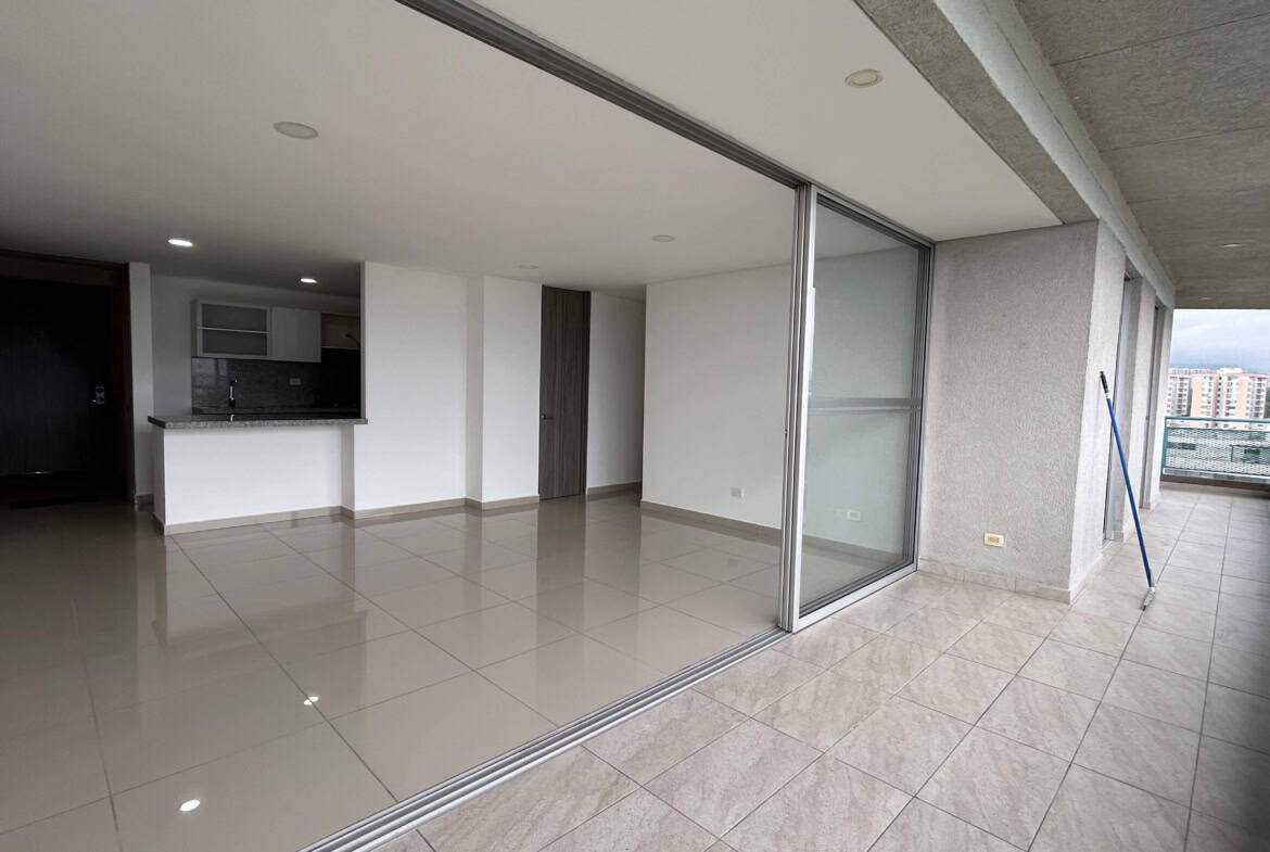 Amplio apartamento en venta en Florida Reservada, con balcón y vista panorámica en Ibagué.