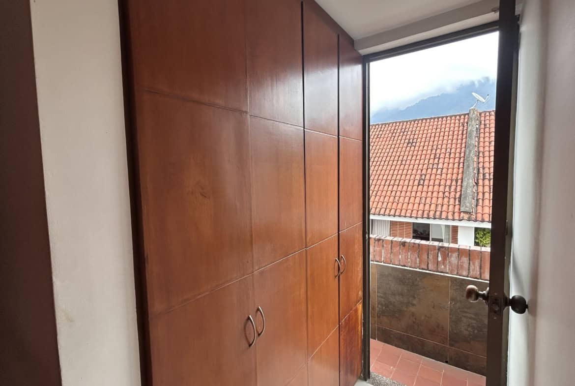 Amplia casa en venta en Estancia del Vergel, Ibagué, con espacios cómodos y excelente ubicación.