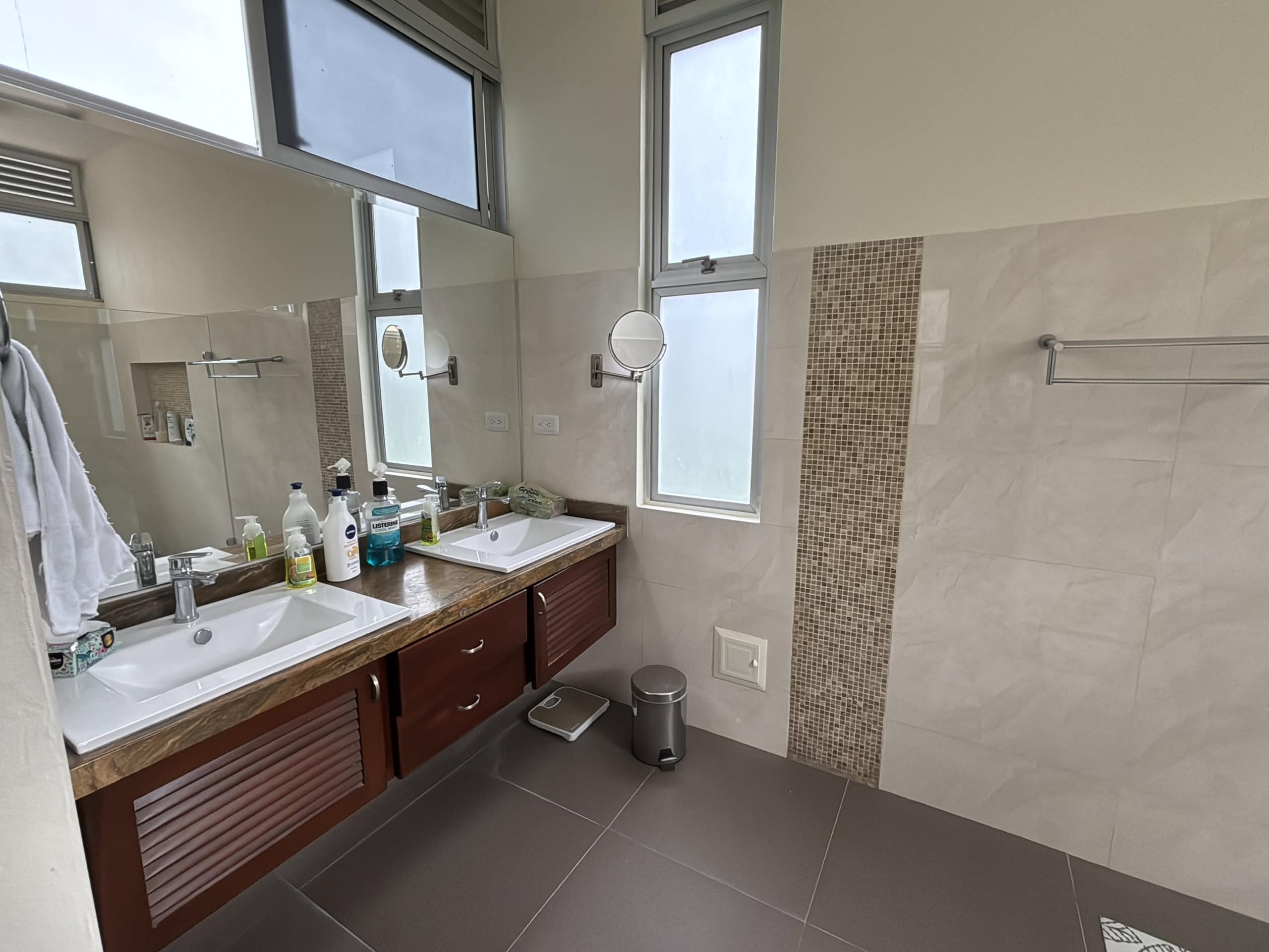 Casa campestre en venta en Hacienda Las Victorias, Ibagué, con amplias áreas y acabados modernos.