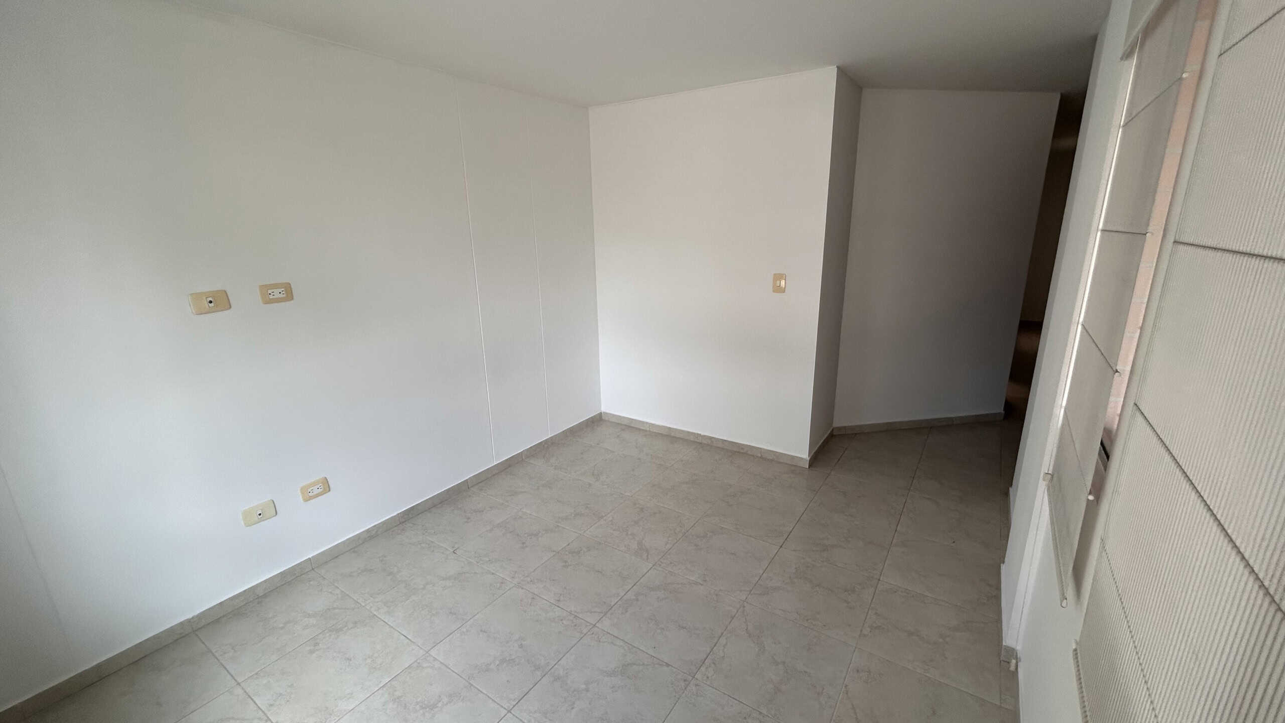 Casa Piedrapintada Ibagué Amplio salón en casa en venta en Piedrapintada, Ibagué, con espacio luminoso y moderno.