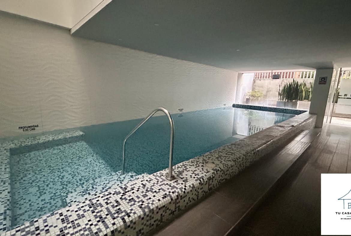 Piscina cubierta en apartamento en venta en Piedrapintada Alta, Ibagué, ideal para relajarse y disfr.